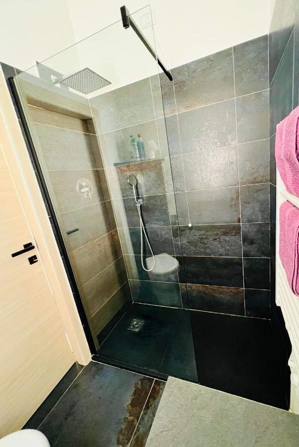 Blaxej, Nel Cuore Di Verona, Moderno Ed Elegante, 4 Posti Letto, Wi-Fi, Self Check In Apartamento Exterior foto